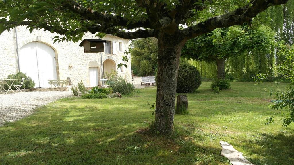 Les Foucauds Hotel Saint-Quentin-de-Caplong Exterior foto